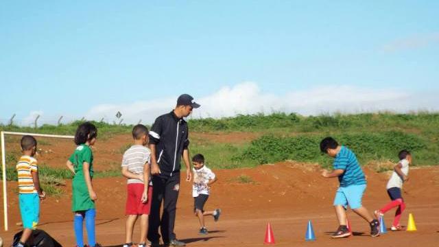 Crianças do projeto Brincando com a Bola do núcleo Aeroporto 3 (Foto: Divulgação Câmara)